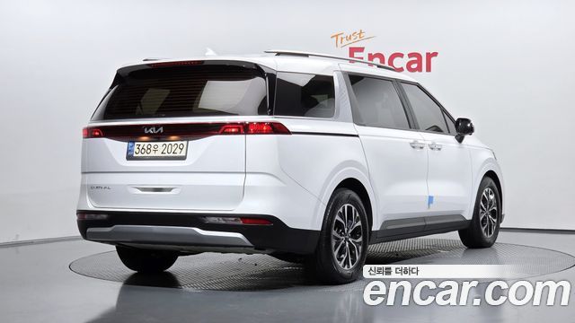 Kia Canival 2022 — photo 2