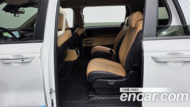 Kia Canival 2022 — photo 17