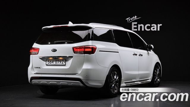 Kia Canival 2016 — photo 2