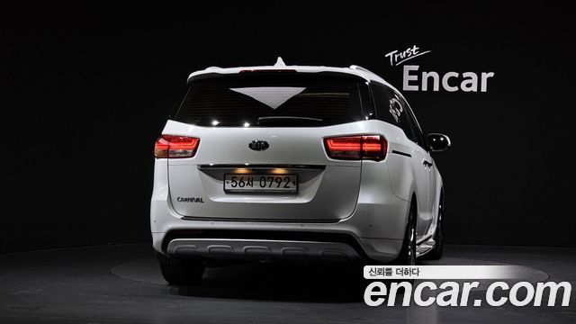 Kia Canival 2016 — photo 4