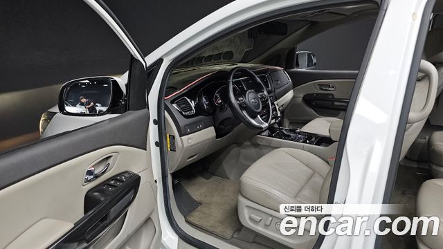 Kia Canival 2016 — photo 10