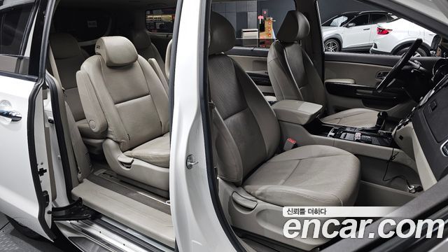 Kia Canival 2016 — photo 11