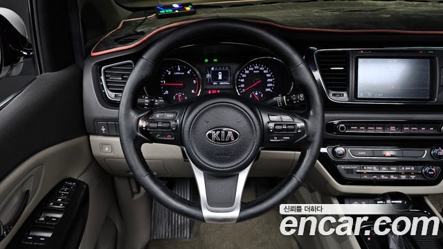 Kia Canival 2016 — photo 12