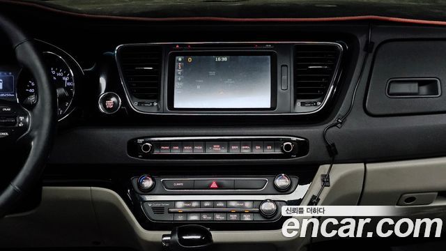 Kia Canival 2016 — photo 14