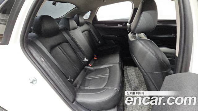 Kia K5 2023 — photo 17