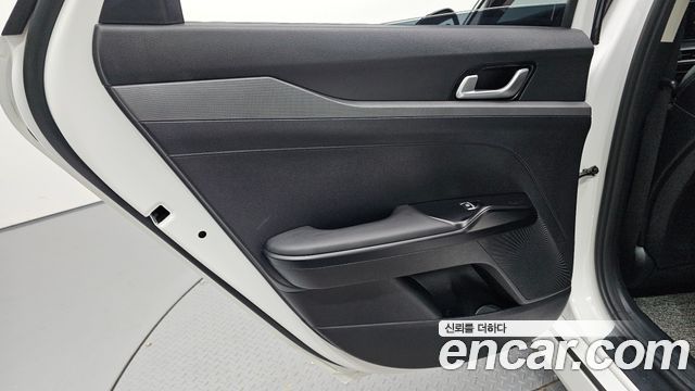 Kia K5 2023 — photo 15