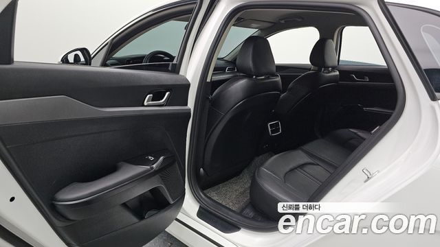 Kia K5 2023 — photo 16