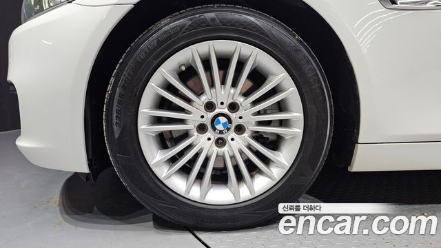 BMW 5-Series 2015 — photo 5