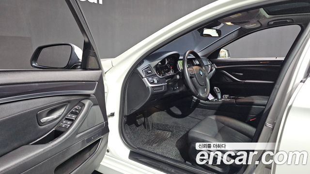 BMW 5-Series 2015 — photo 10