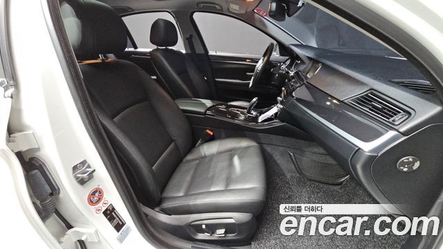 BMW 5-Series 2015 — photo 11