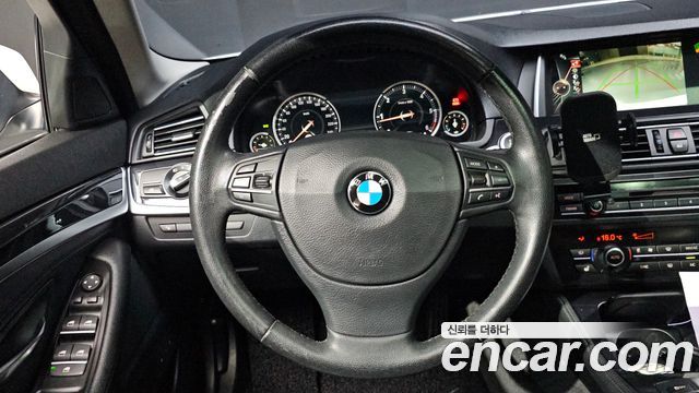 BMW 5-Series 2015 — photo 13