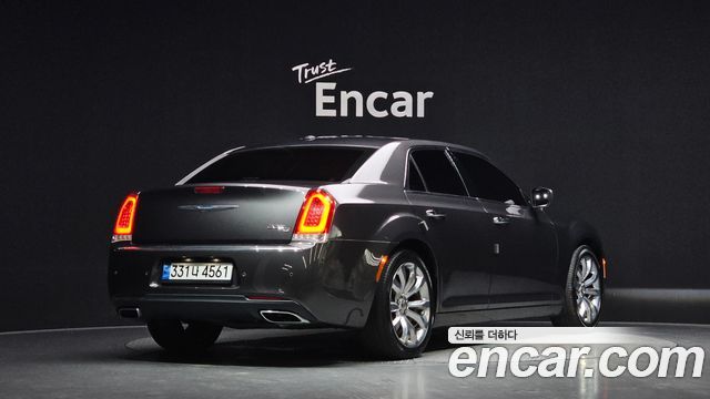 Chrysler 300C 2016 — photo 2