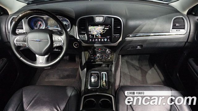 Chrysler 300C 2016 — photo 7
