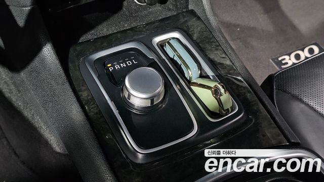 Chrysler 300C 2016 — photo 9