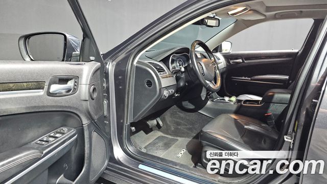 Chrysler 300C 2016 — photo 10