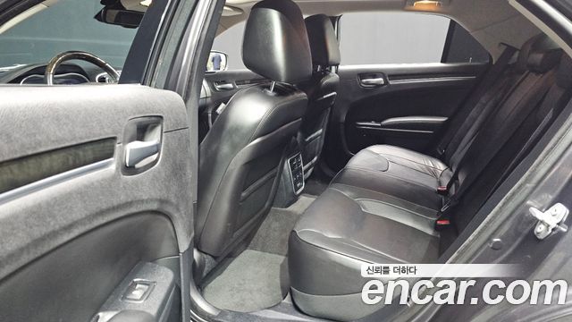 Chrysler 300C 2016 — photo 12