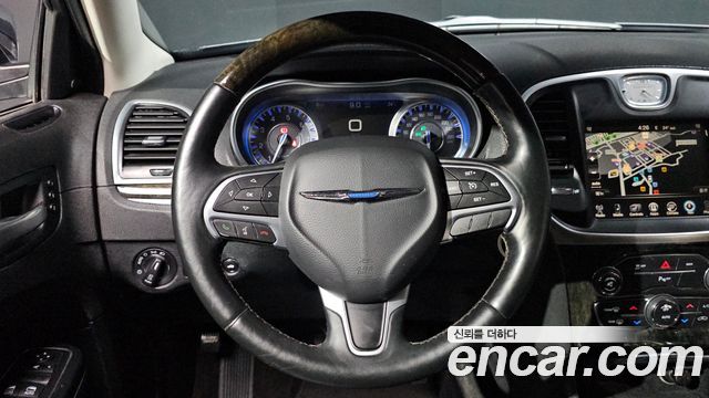 Chrysler 300C 2016 — photo 13