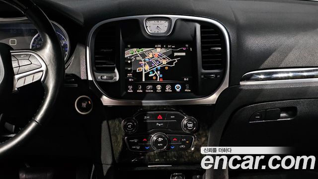 Chrysler 300C 2016 — photo 14