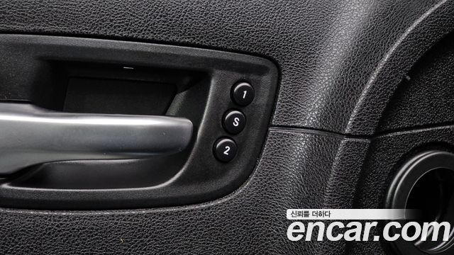 Chrysler 300C 2016 — photo 17