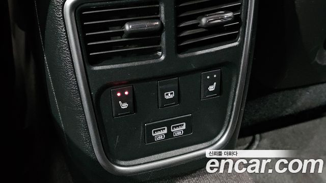 Chrysler 300C 2016 — photo 19