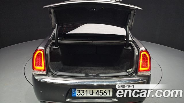 Chrysler 300C 2016 — photo 20