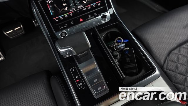 Audi Q8 2022 — photo 12