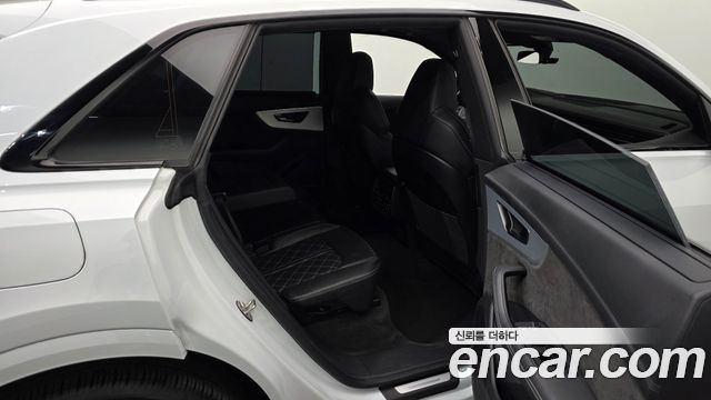 Audi Q8 2022 — photo 17