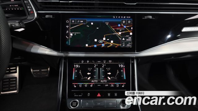 Audi Q8 2022 — photo 20
