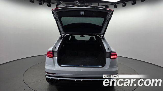 Audi Q8 2022 — photo 26