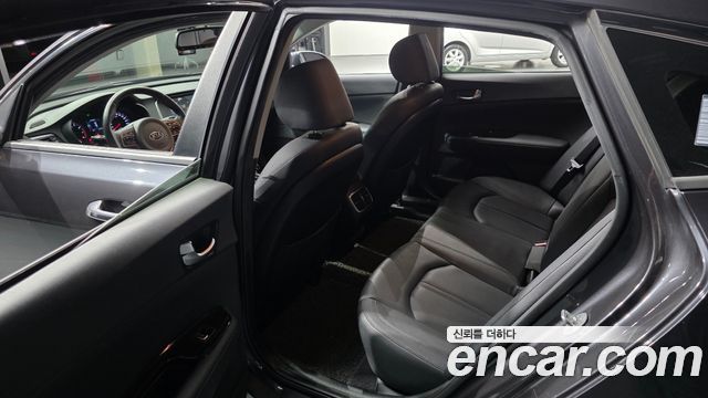 Kia K5 2017 — photo 25