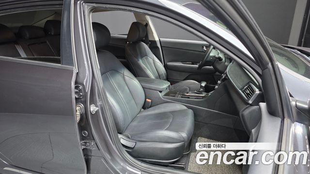 Kia K5 2017 — photo 16