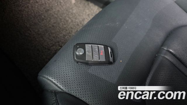 Kia K5 2017 — photo 30