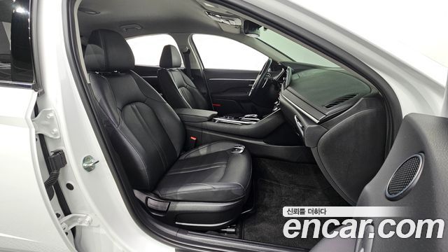 Hyundai Sonata 2022 — photo 16