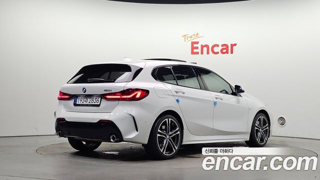 BMW 1-Series 2023 — photo 2