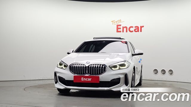 BMW 1-Series 2023 — photo 3
