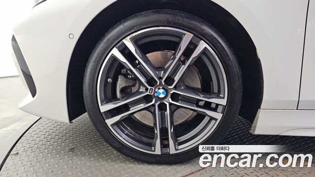 BMW 1-Series 2023 — photo 5