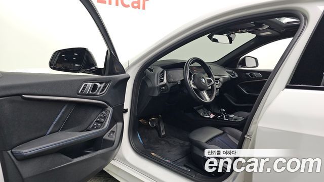 BMW 1-Series 2023 — photo 13
