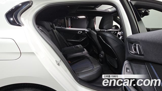 BMW 1-Series 2023 — photo 18
