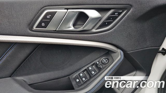 BMW 1-Series 2023 — photo 19