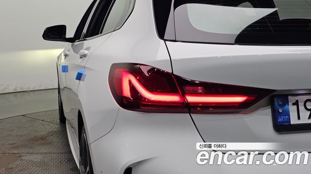 BMW 1-Series 2023 — photo 9