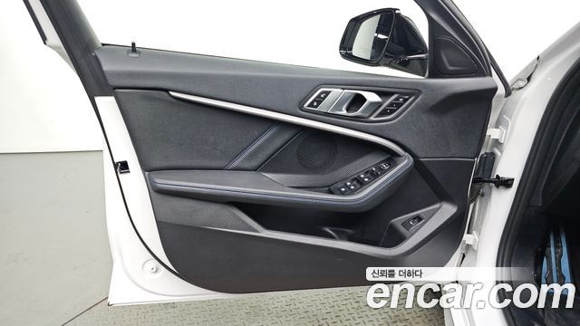 BMW 1-Series 2023 — photo 14