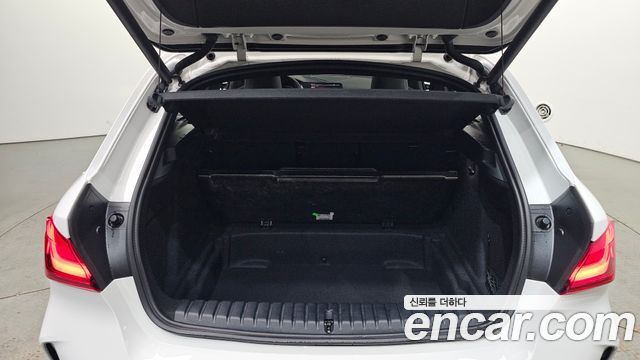 BMW 1-Series 2023 — photo 30