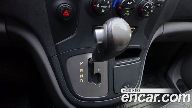 Hyundai Starex 2015 — photo 9