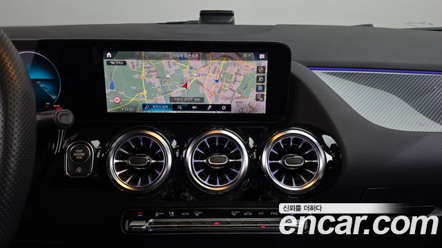 Mercedes-Benz GLA-Class 2022 — photo 18