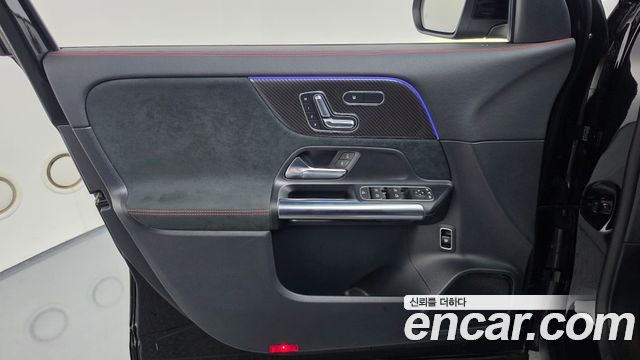 Mercedes-Benz GLA-Class 2022 — photo 14