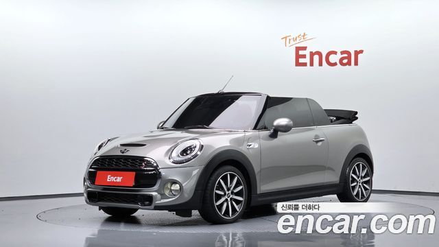 Mini Cooper Convertible 2018 — photo 1