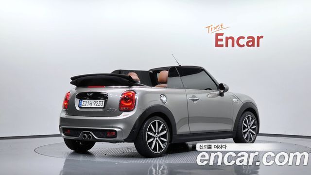Mini Cooper Convertible 2018 — photo 2