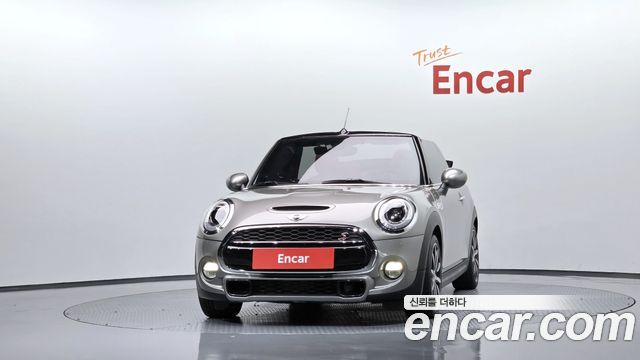 Mini Cooper Convertible 2018 — photo 3