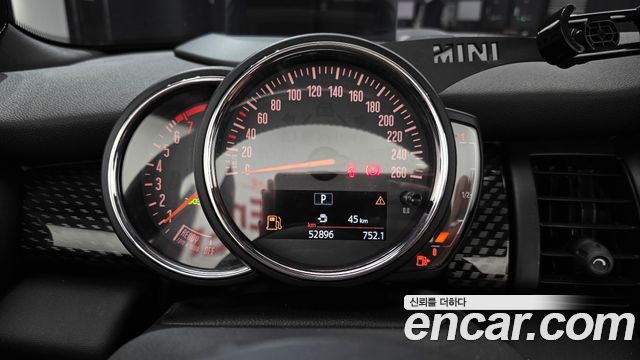Mini Cooper Convertible 2018 — photo 8