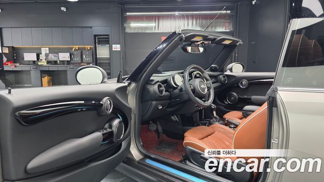 Mini Cooper Convertible 2018 — photo 10